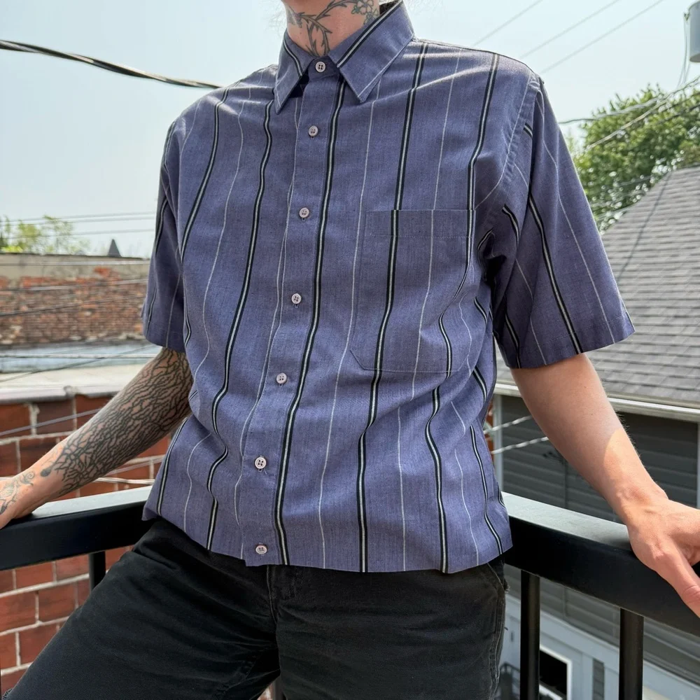 💀 SOLD 💀 Vintage 80s Purple Striped Cropped Boxy Short Sleeve Button Down ~ XL - Picture 3 of 8